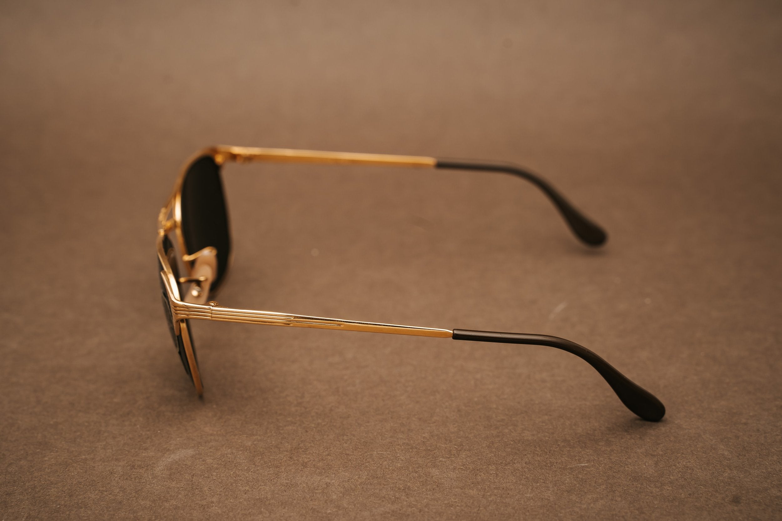Ray-Ban Signet Gold Plated Sunglasses – The House of Iconic Frames