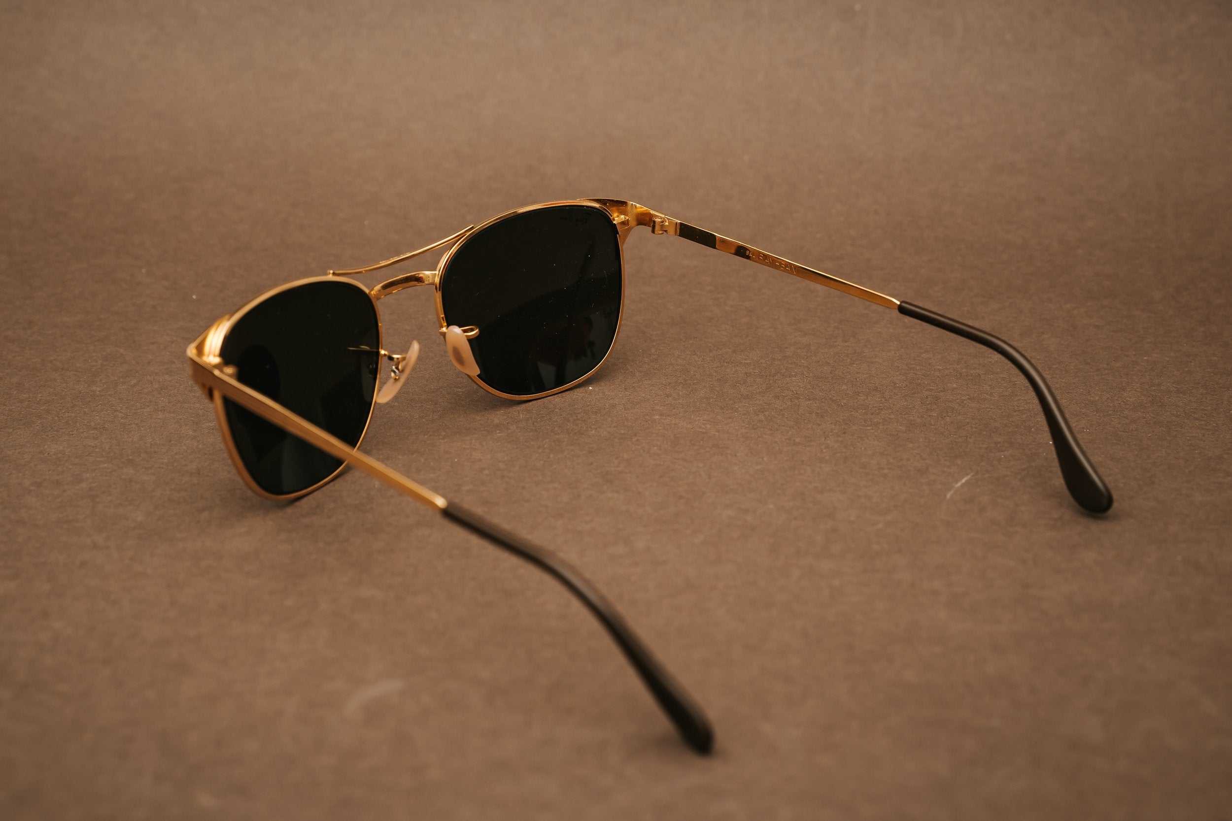 Ray‑Ban SIGNET B&L USA製 サングラス　ゴールド m435 Ray-Ban Signet Gold Plated Sunglasses – The House of Iconic Frames