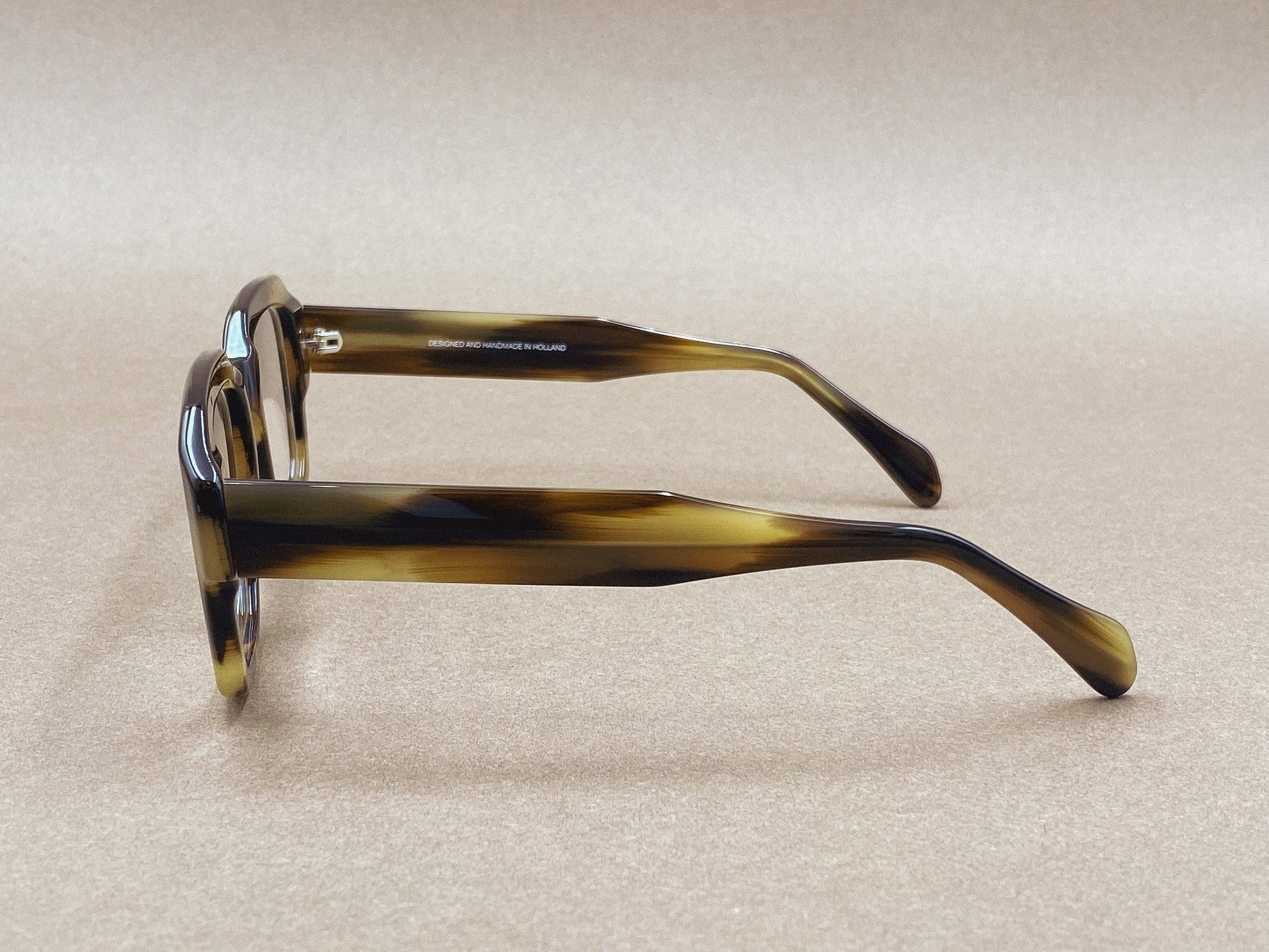 Preciosa 931 handmade glasses - honey horn