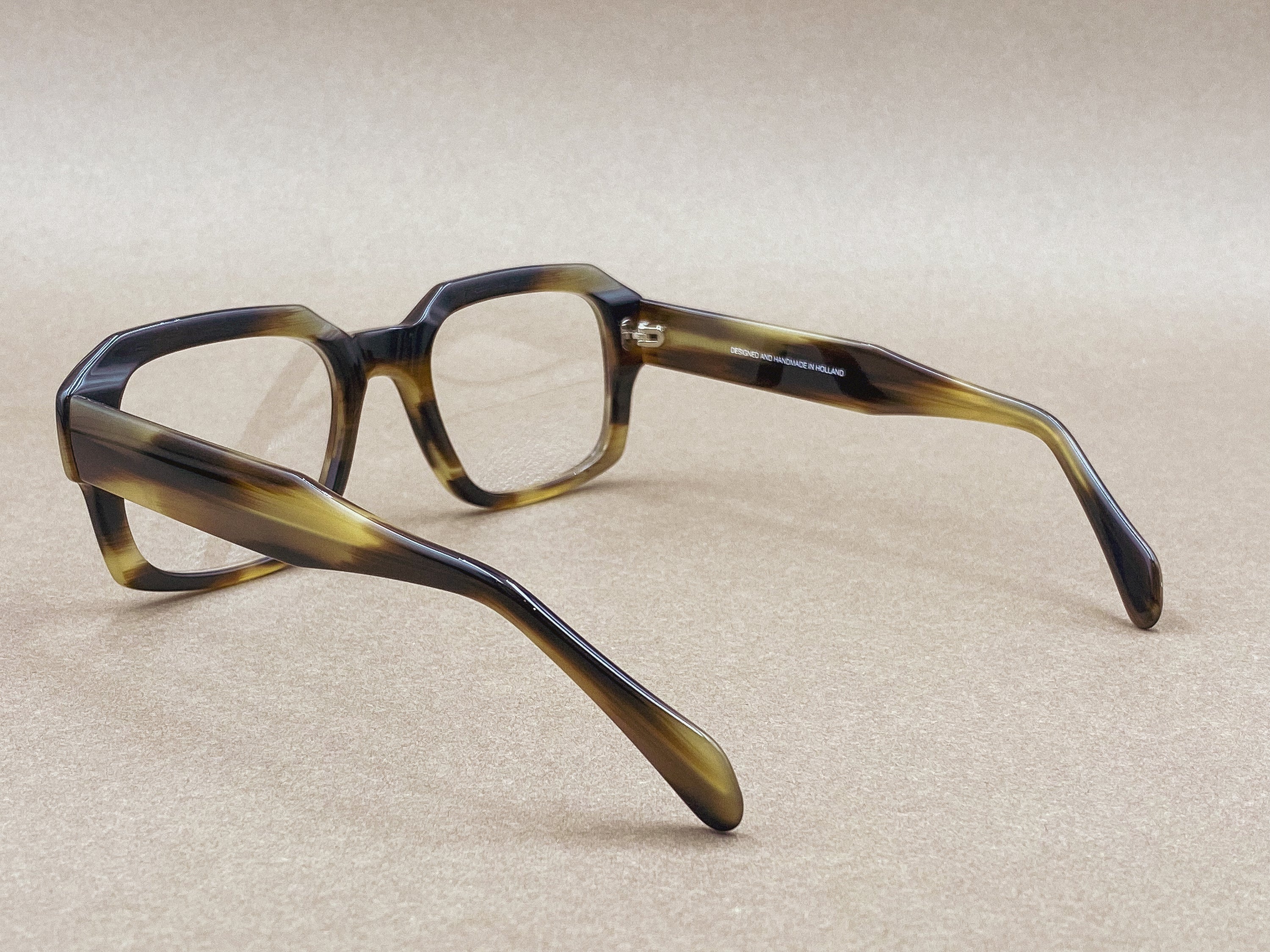 Preciosa 931 handmade glasses - honey horn