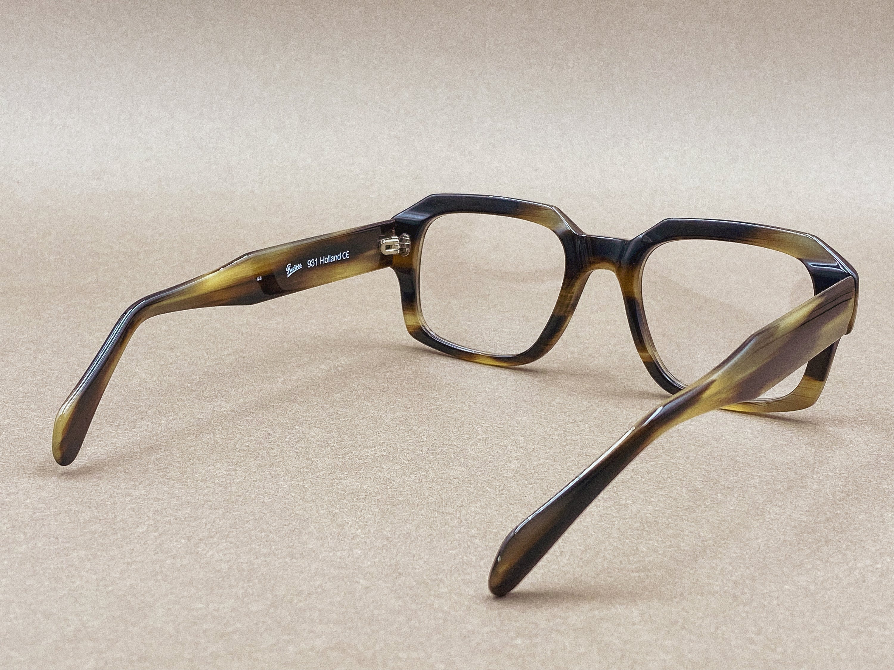 Preciosa 931 handmade glasses - honey horn