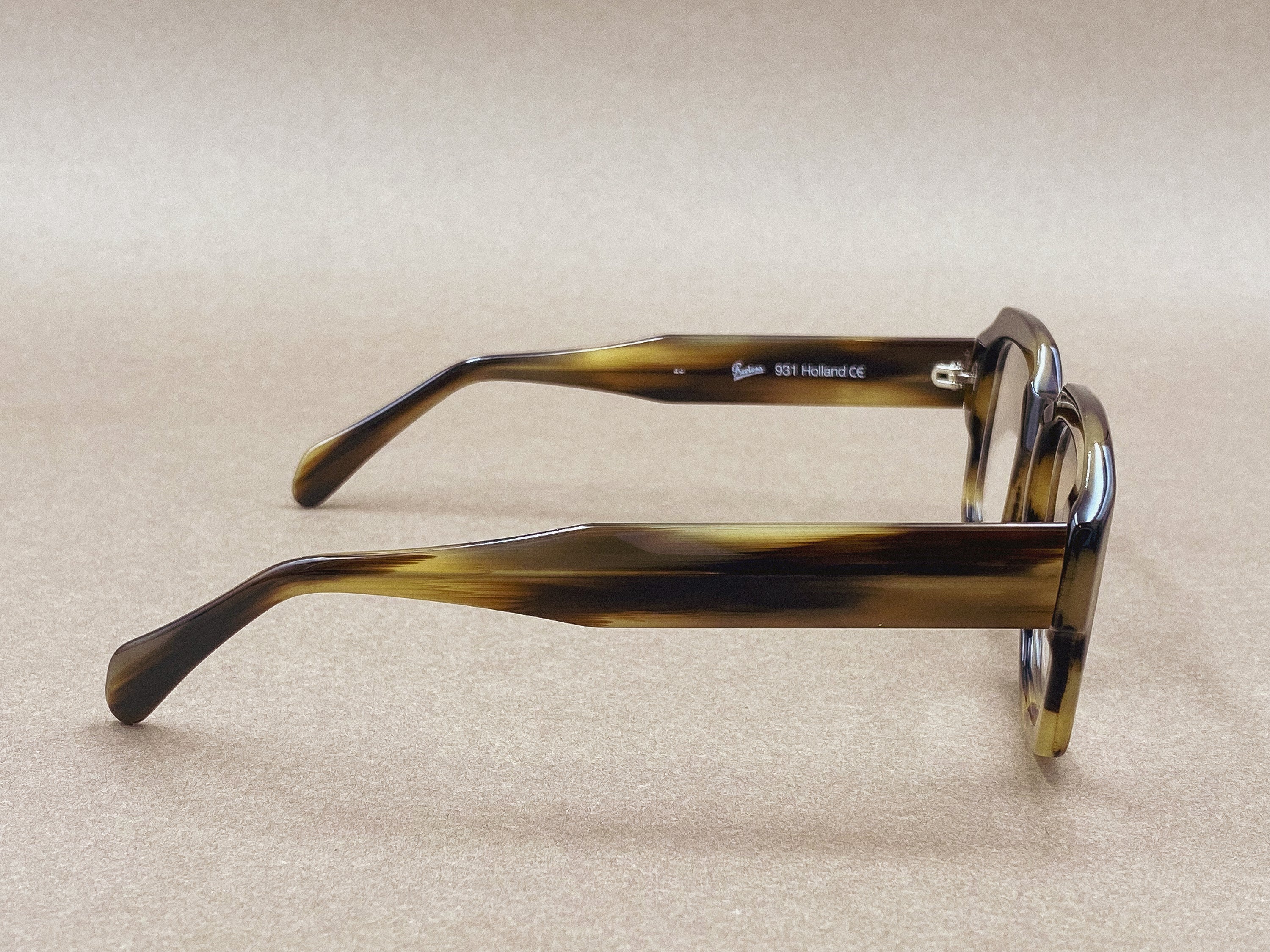 Preciosa 931 handmade glasses - honey horn