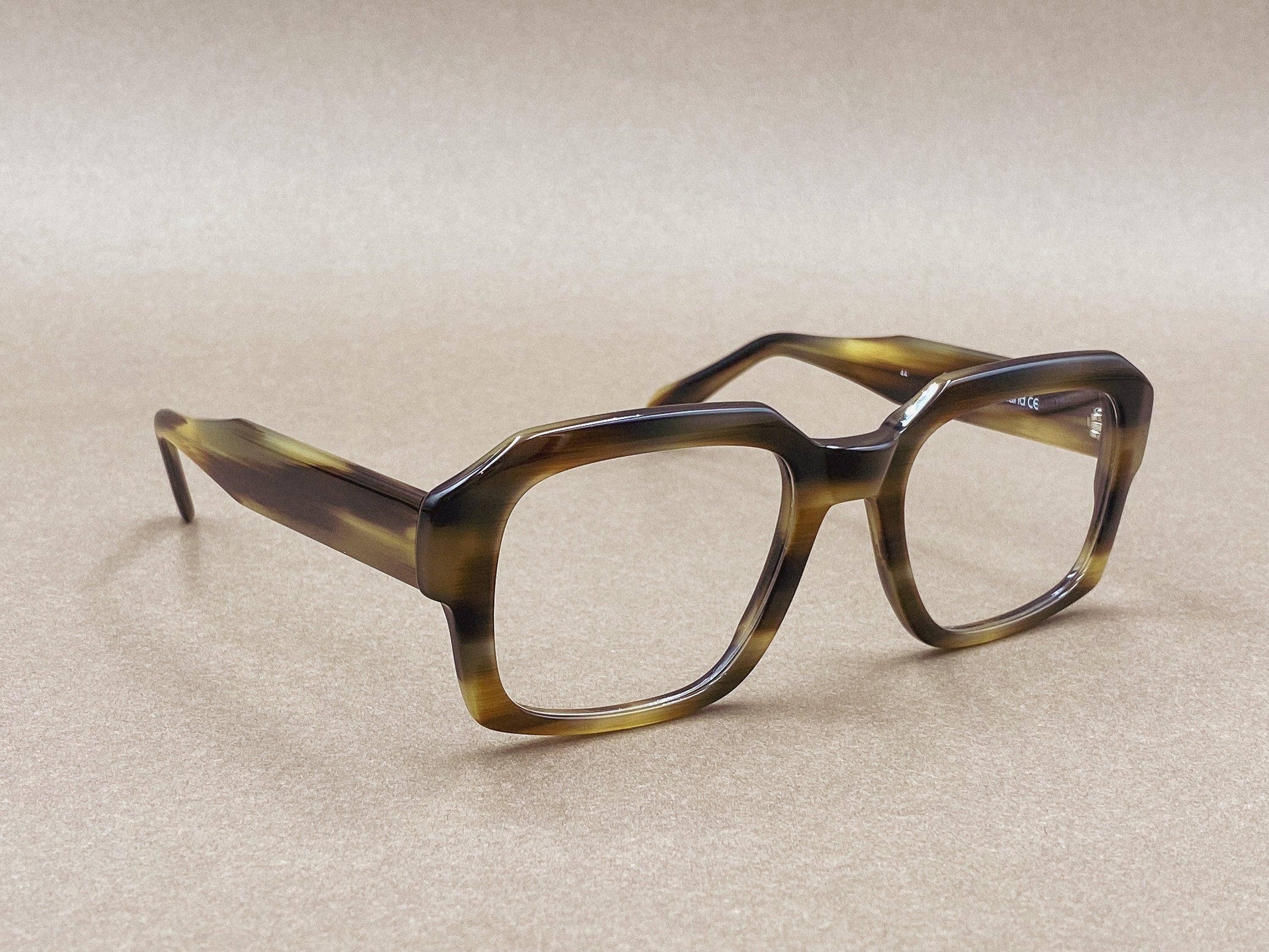 Preciosa 931 handmade glasses - honey horn