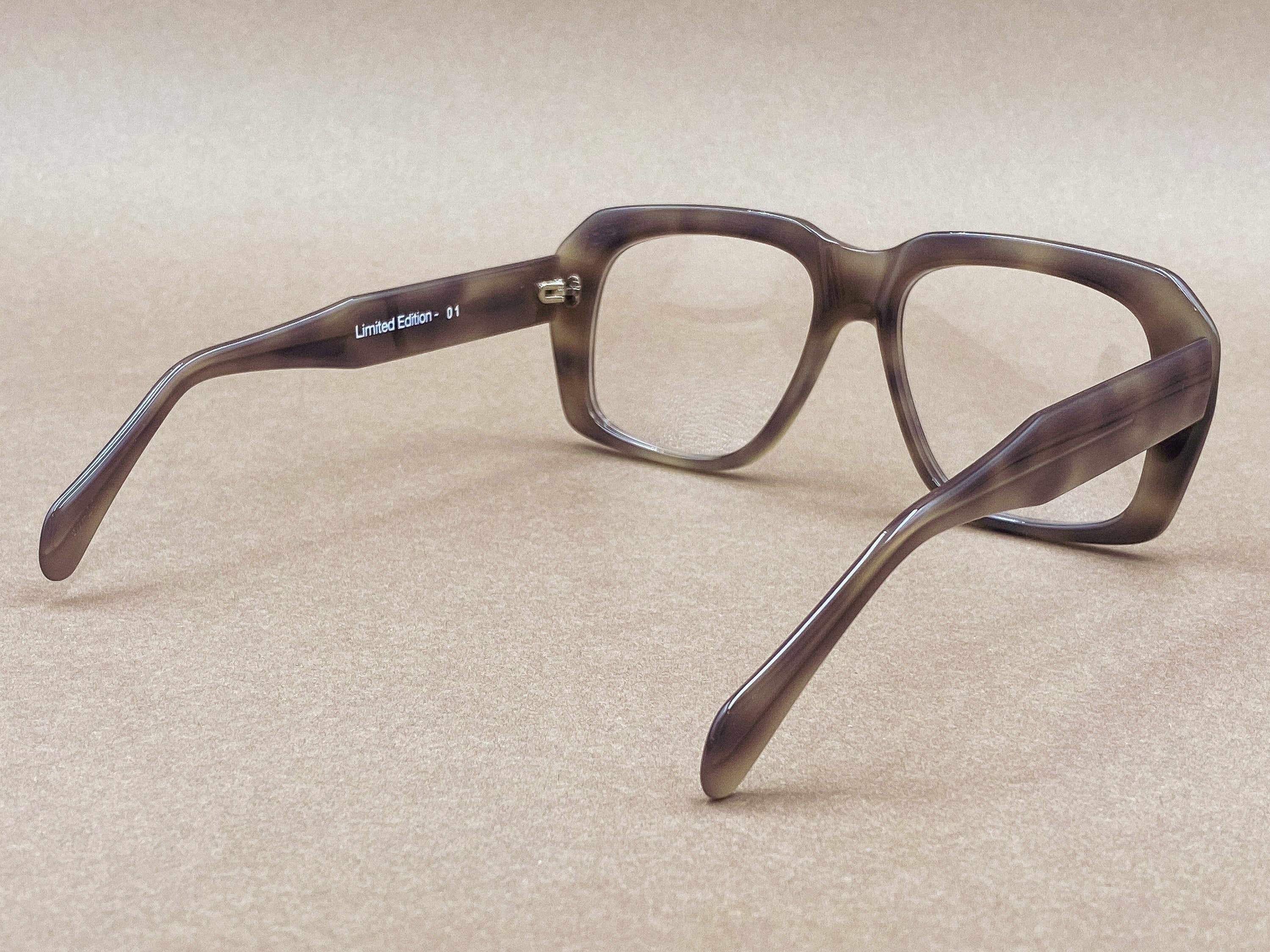 Preciosa 940 Ultra Goliath I Limited Edition glasses - light horn