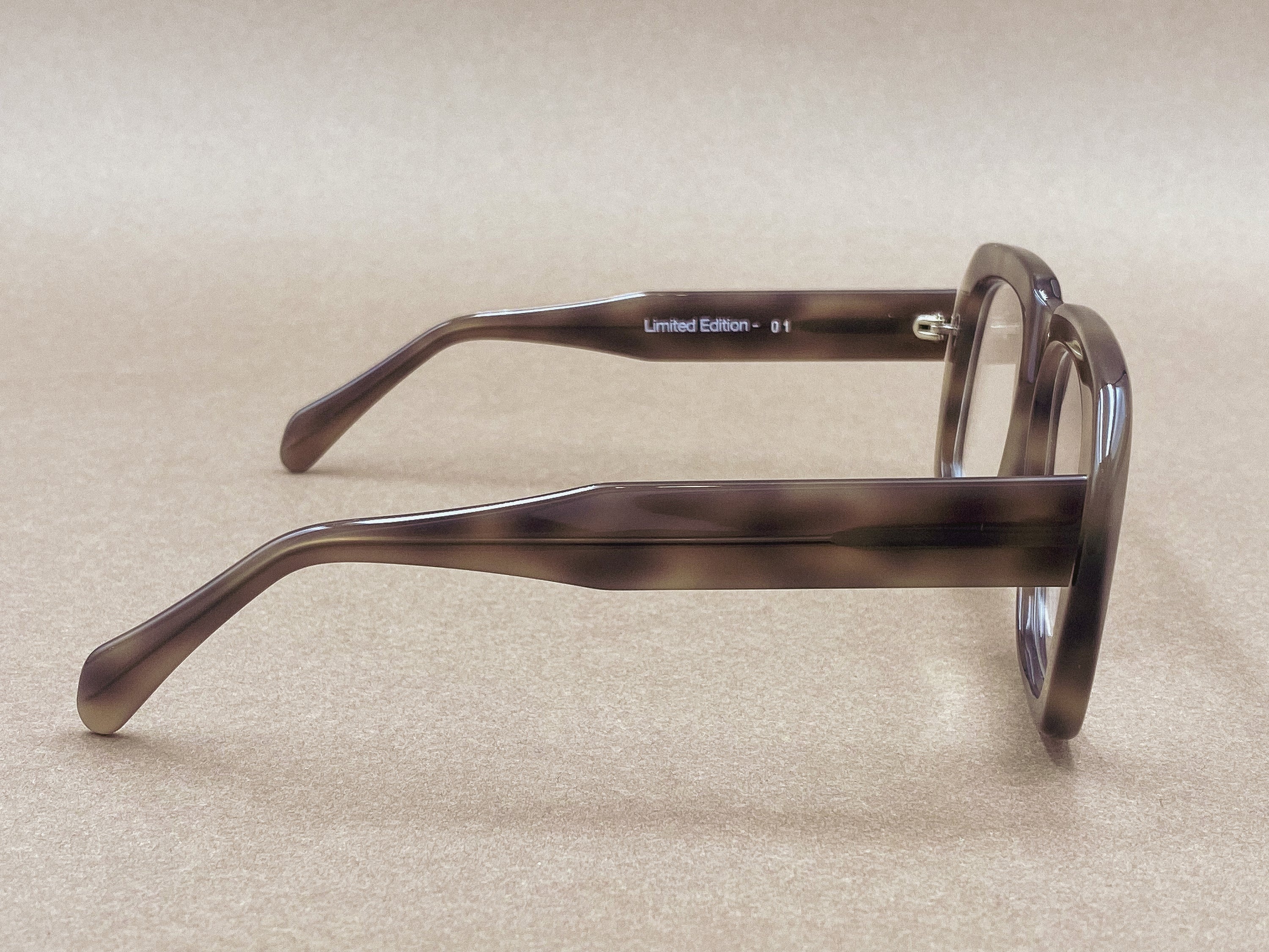 Preciosa 940 Ultra Goliath I Limited Edition glasses - light horn