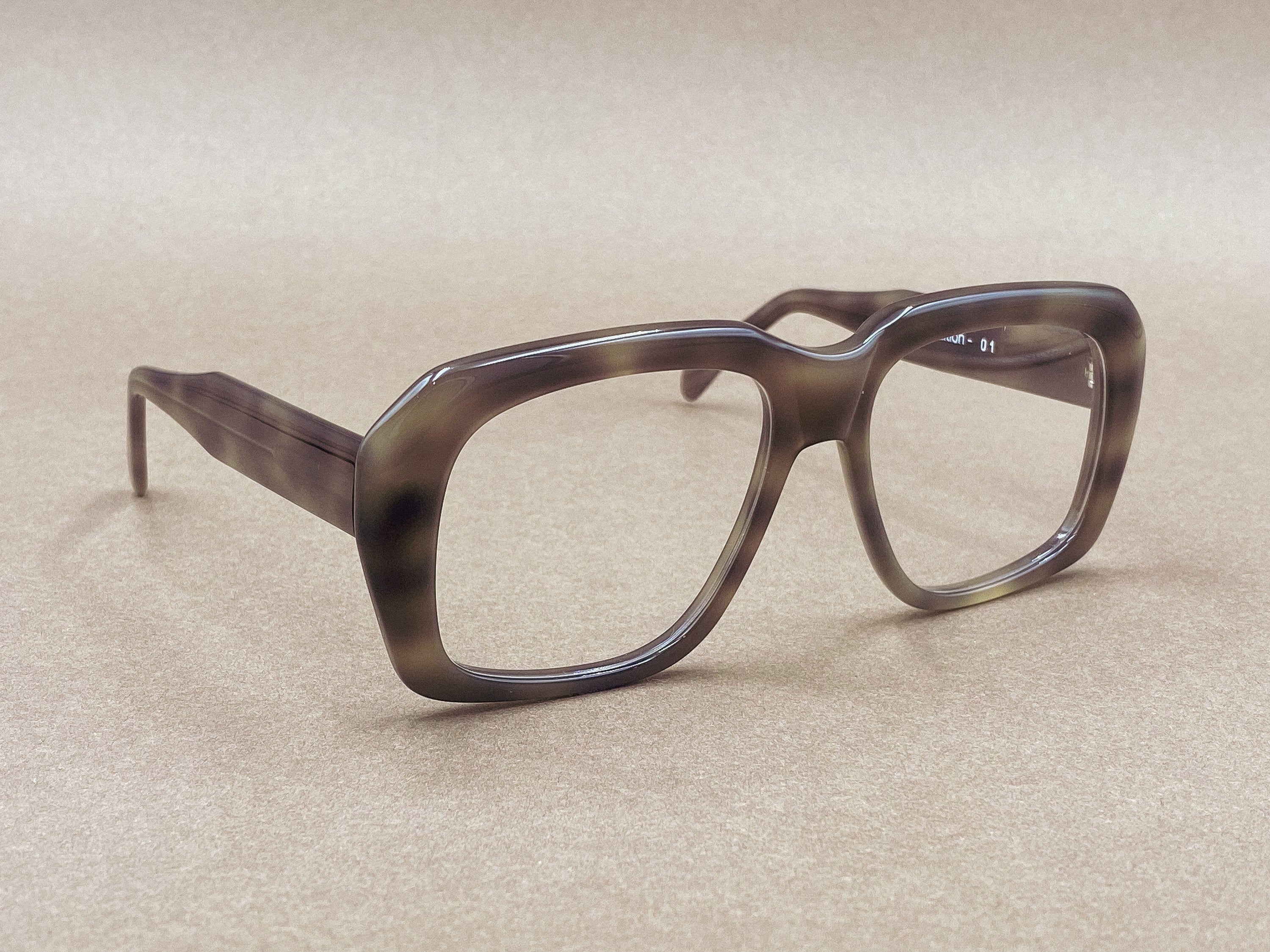 Preciosa 940 Ultra Goliath I Limited Edition glasses - light horn