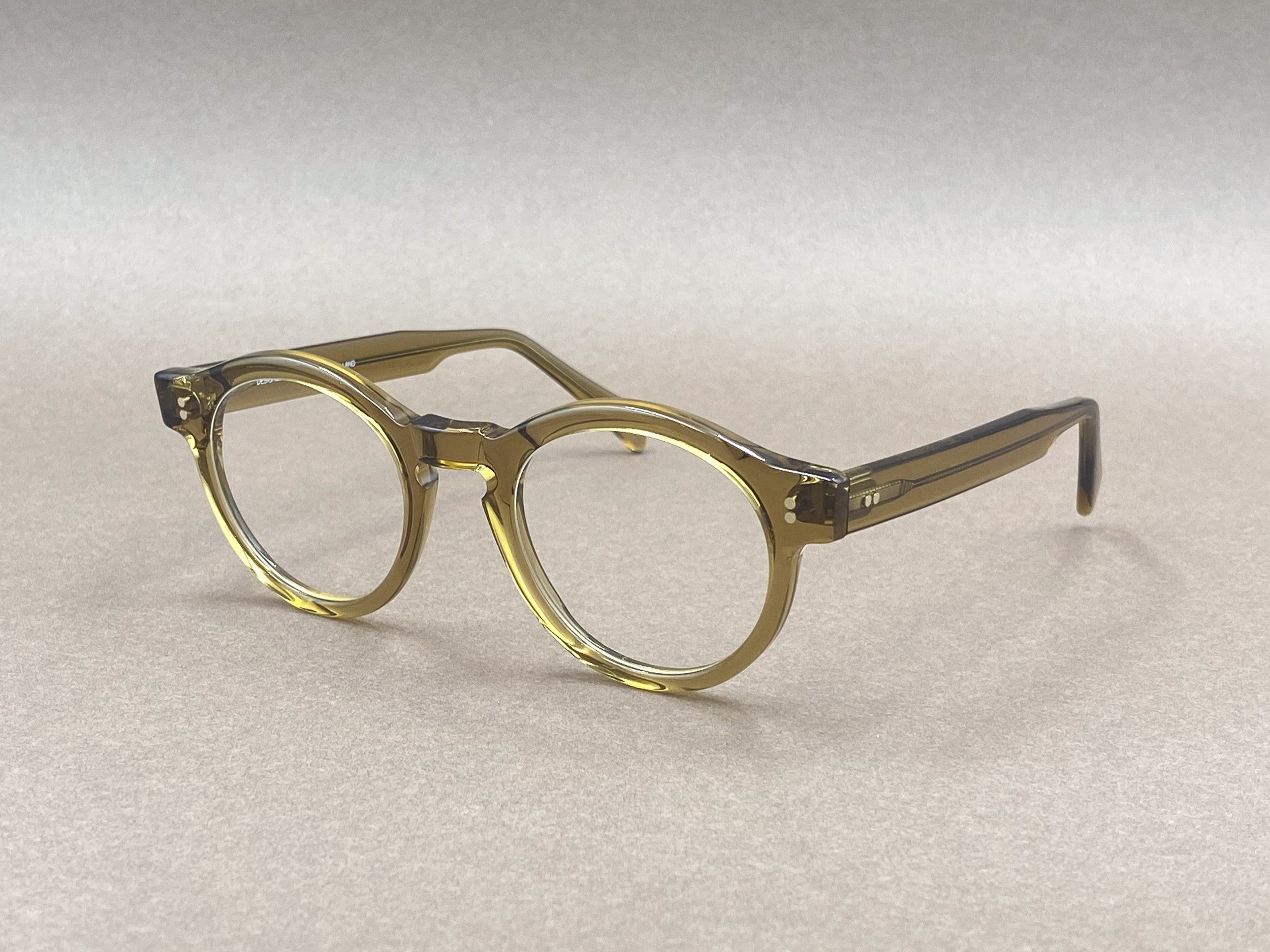 Preciosa 626 handmade glasses - transparent olive